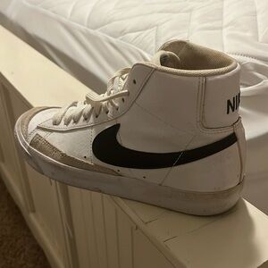 NIKES 4.5 (6.5) in women’s